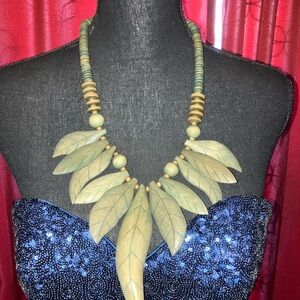 Elegant Leaf Necklace in Green and Gold
